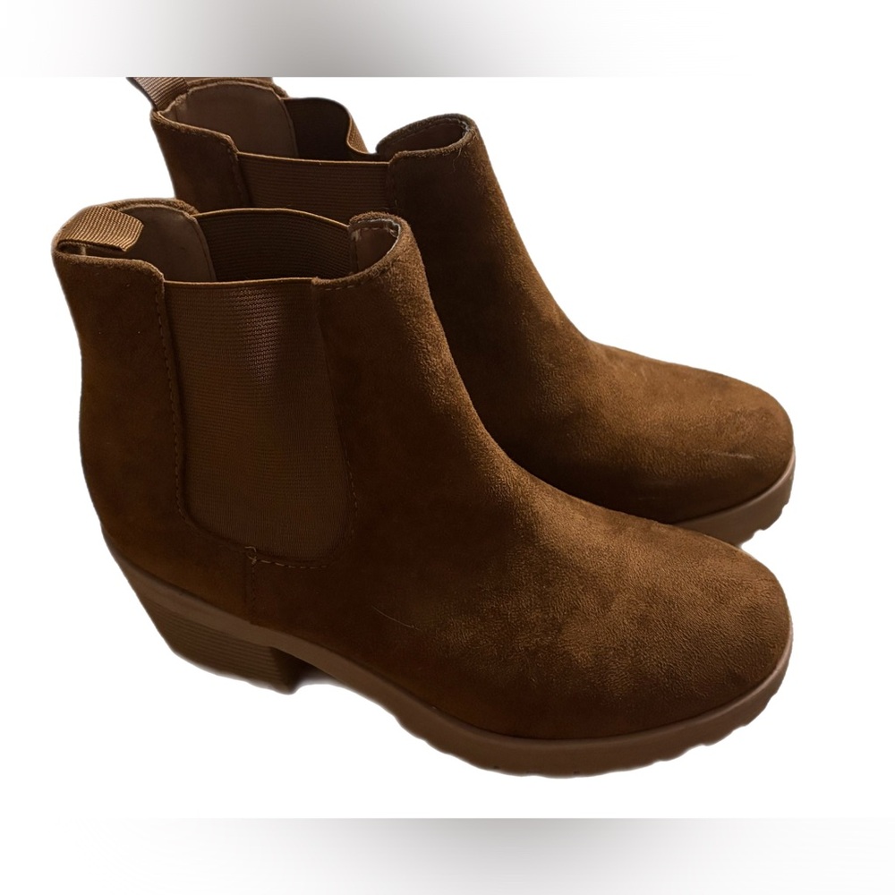 Soda Brown Ankle Boots with Chunky Heel and Suede Material